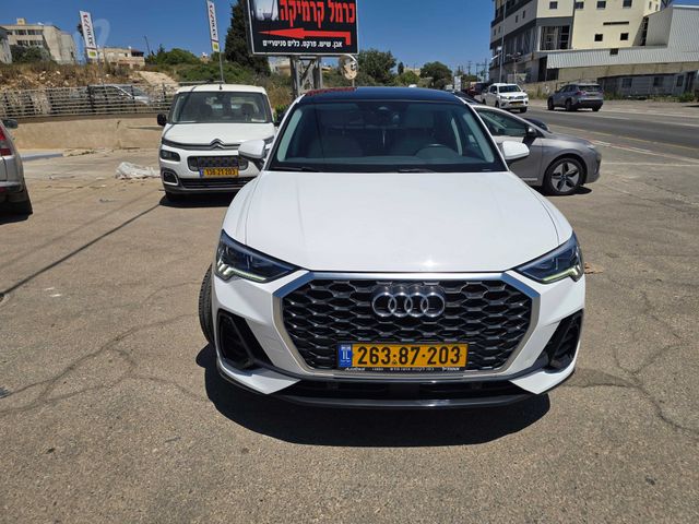 אאודי Q3