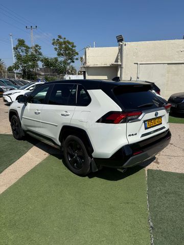 טויוטה RAV4