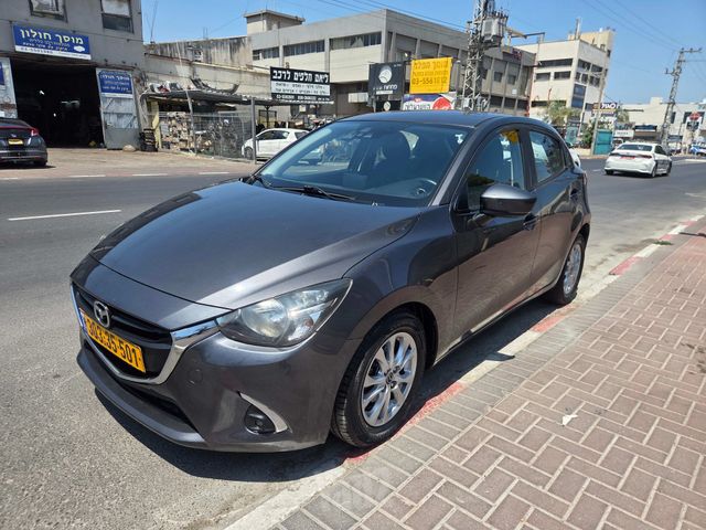 מודעת רכב מאזדה 2