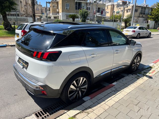 פיג'ו 3008