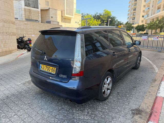 מיצובישי גרנדיס