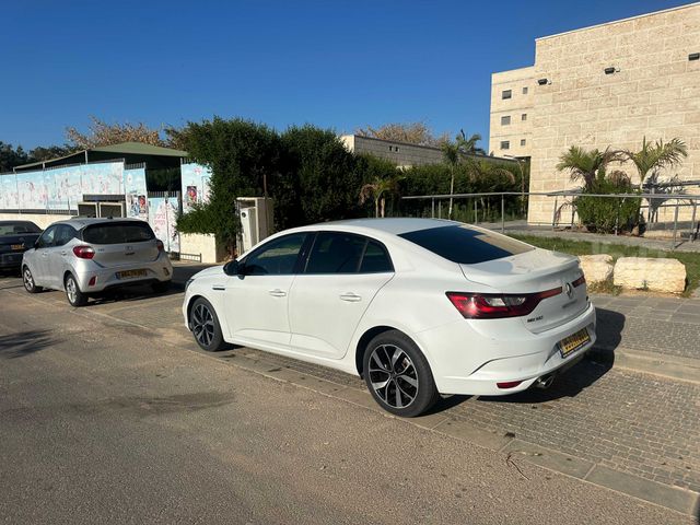 רנו מגאן