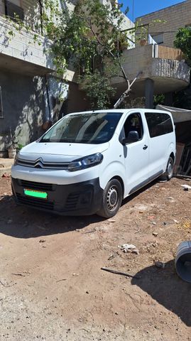 מודעת רכב סיטרואן ג'אמפי