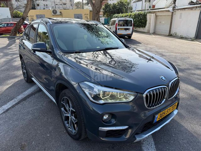 ב מ וו X1