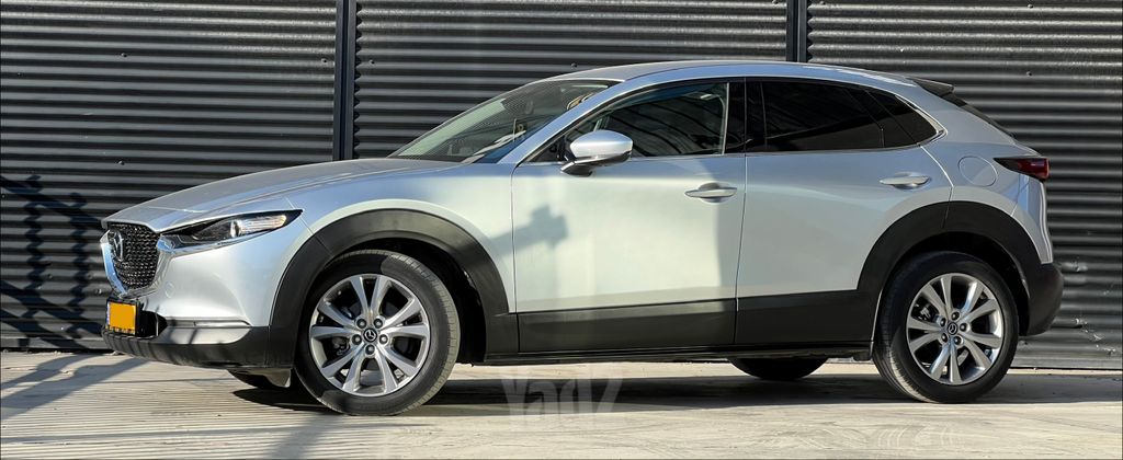 מודעת רכב מאזדה CX-30