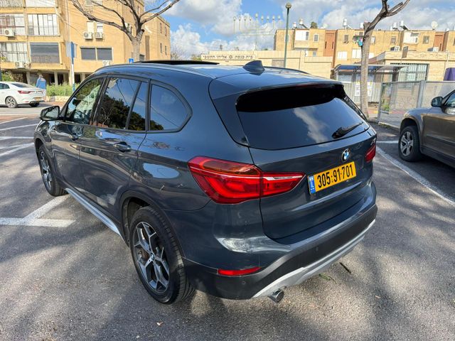 ב מ וו X1