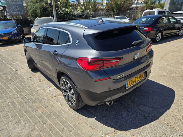 ב מ וו X2