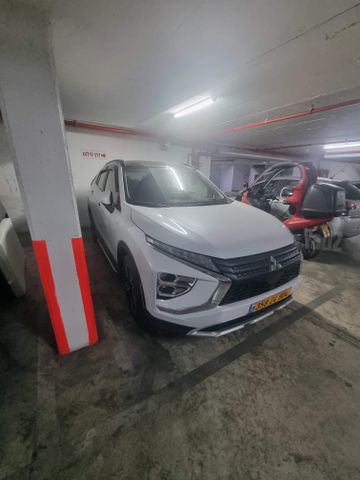 אקליפס קרוס 4X2 Instyle אוט׳ בנזין 1.5 (152 כ״ס)