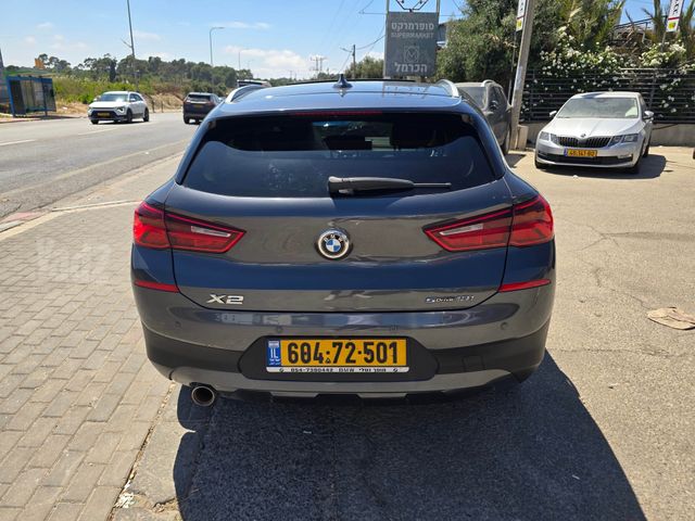 ב מ וו X2