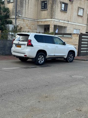 טויוטה לנד קרוזר