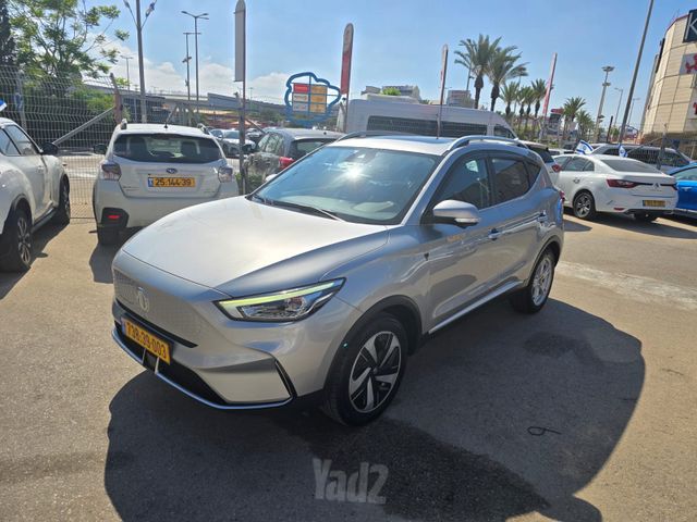 מודעת רכב אם ג'י ZS