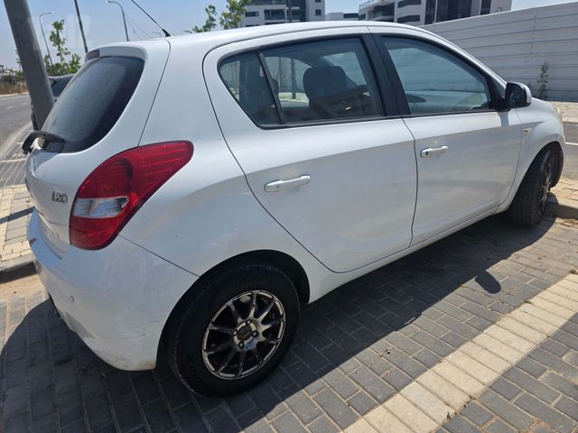 יונדאי i20