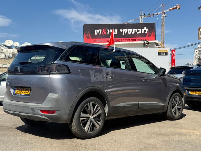 פיג'ו 5008
