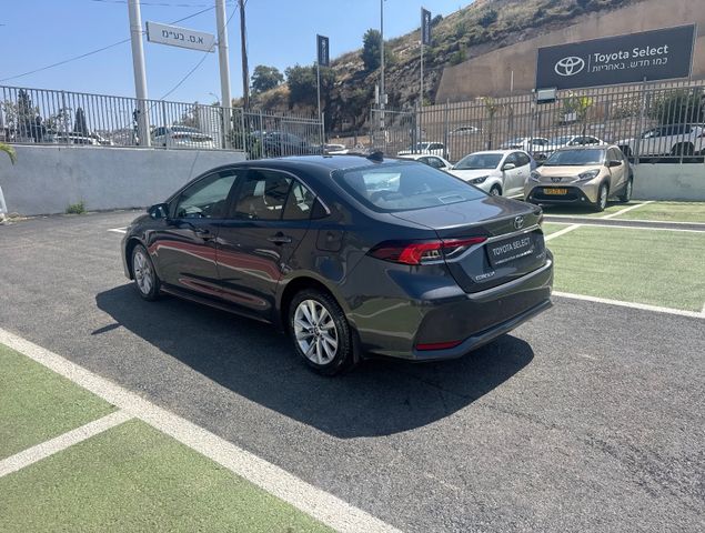 טויוטה קורולה