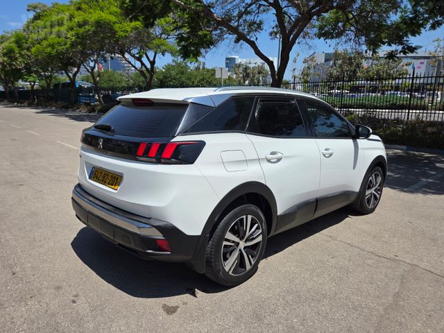 פיג'ו 3008