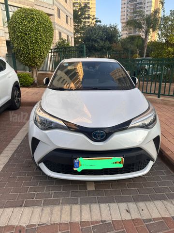 מודעת רכב טויוטה C-HR
