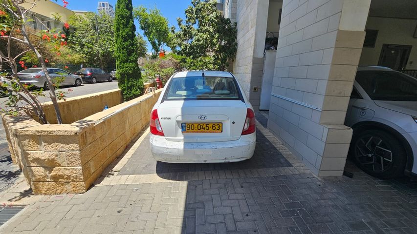 יונדאי אקסנט i25
