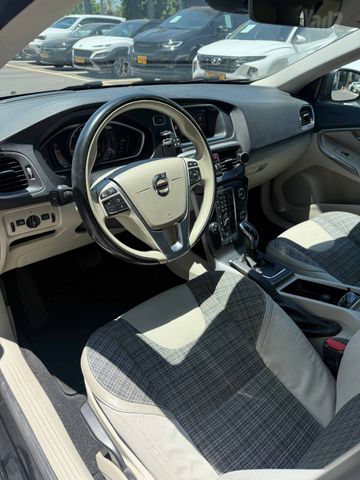 וולוו V40