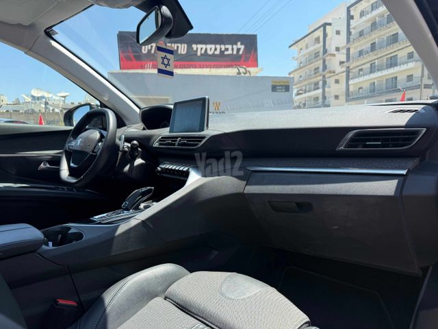 פיג'ו 3008