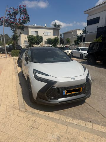 מודעת רכב טויוטה C-HR