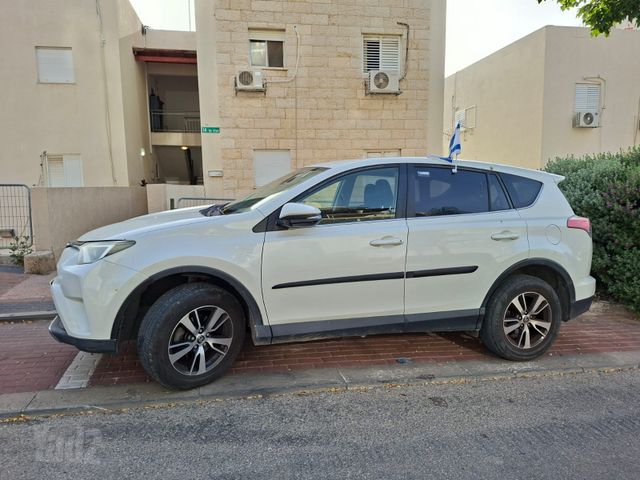 מודעת רכב טויוטה RAV4