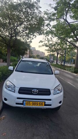טויוטה RAV4