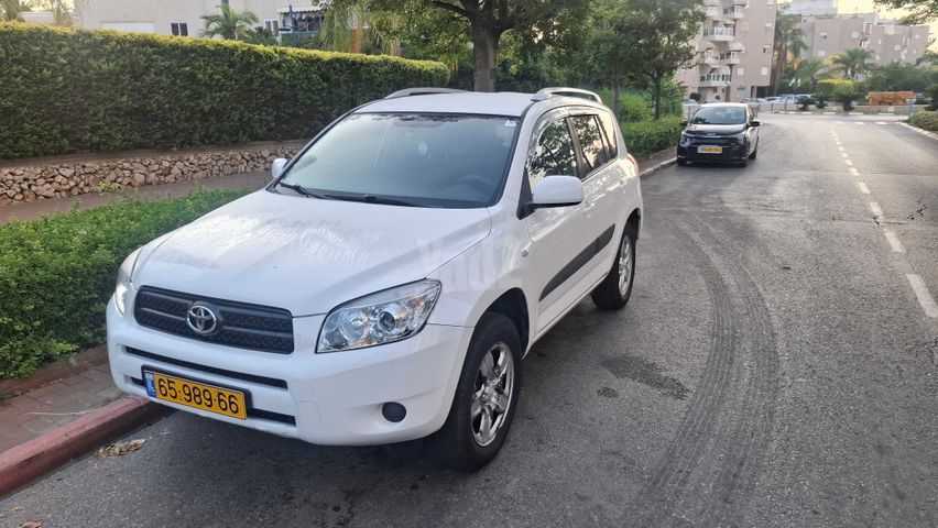 טויוטה RAV4