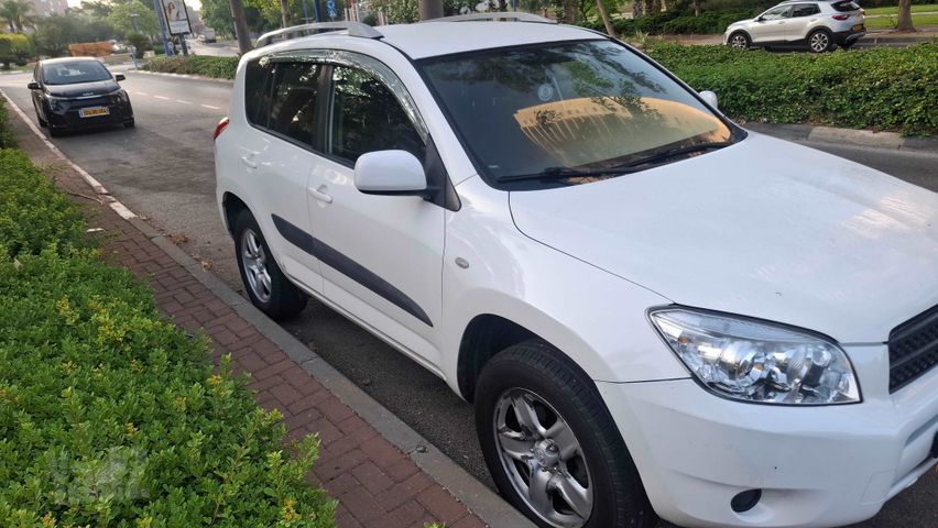 טויוטה RAV4