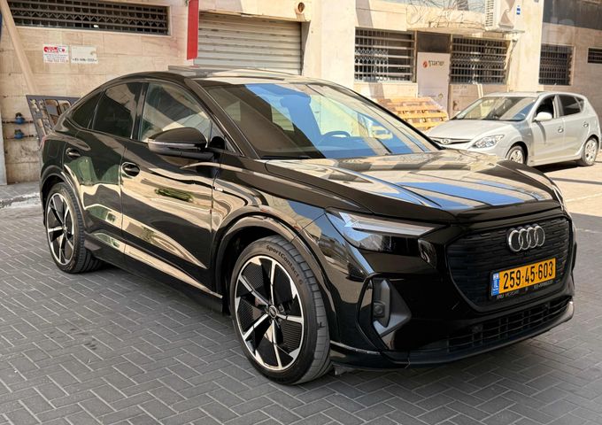 מודעת רכב אאודי Q4 e-tron