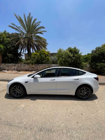 מודעת רכב טסלה מודל 3