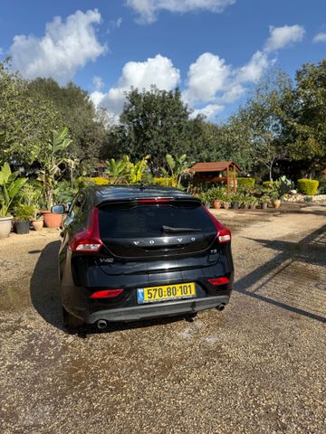 וולוו V40