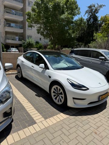 מודעת רכב טסלה מודל 3