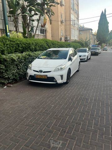 מודעת רכב טויוטה פריוס