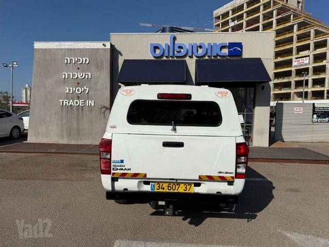 איסוזו די-מקס