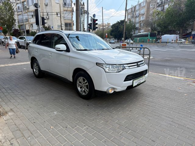 מיצובישי אאוטלנדר