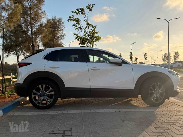 מודעת רכב מאזדה CX-30