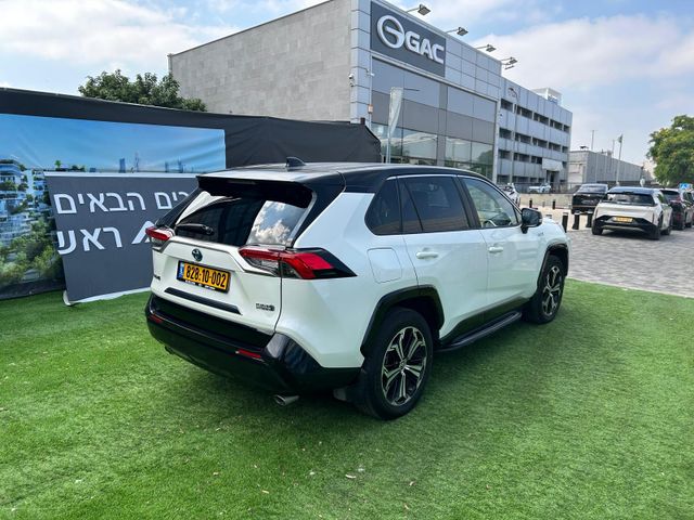 טויוטה RAV4