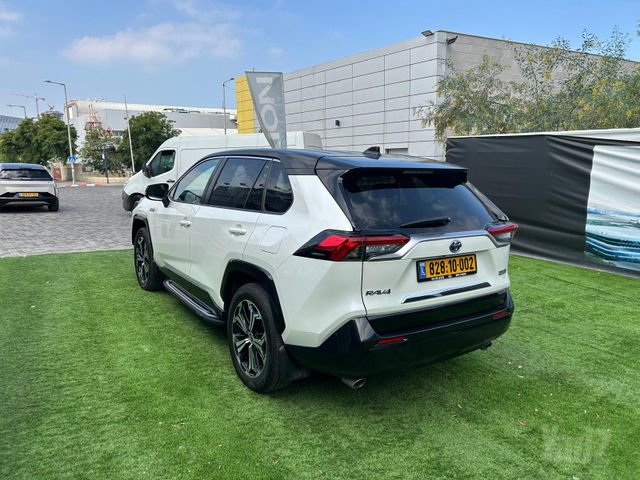 טויוטה RAV4