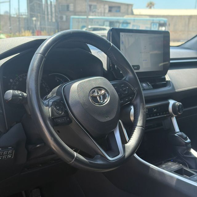 מודעת רכב טויוטה RAV4 2