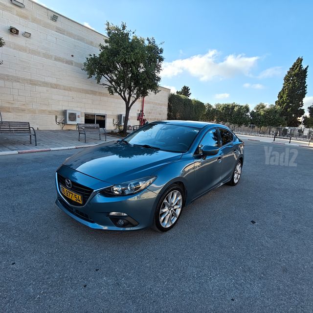 מודעת רכב מאזדה 3