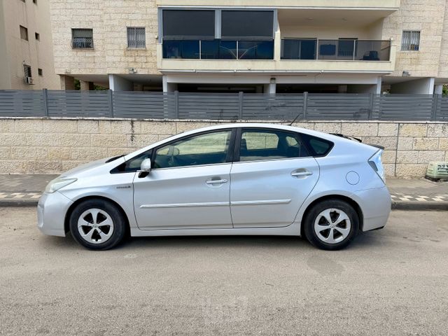 מודעת רכב טויוטה פריוס