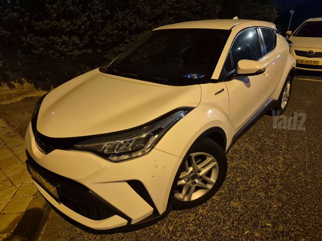 מודעת רכב טויוטה C-HR