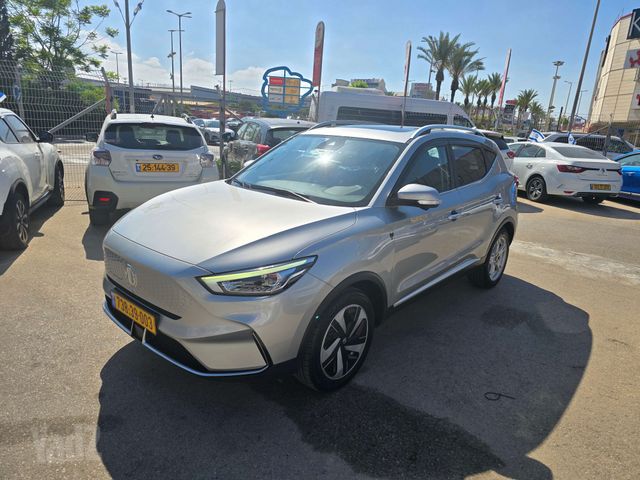 מודעת רכב אם ג'י ZS