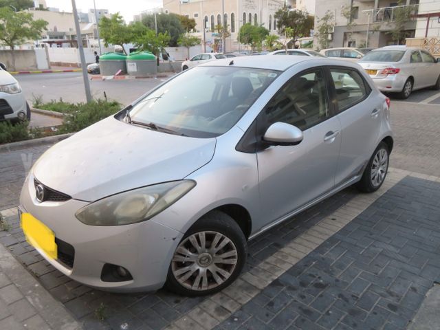 מודעת רכב מאזדה 2