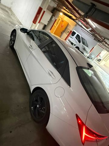 אלנטרה Premium היברידי אוט׳ 1.6 (139 כ״ס)