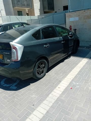 טויוטה פריוס