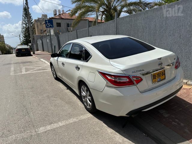 ניסאן אלטימה