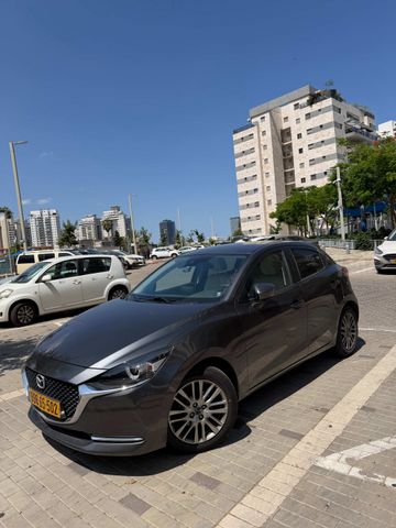 מודעת רכב מאזדה 2
