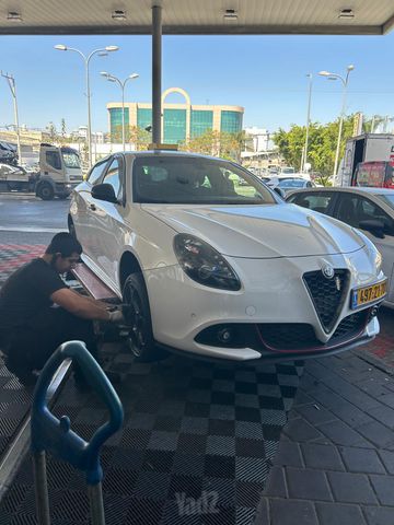 אלפא רומיאו ג'ולייטה
