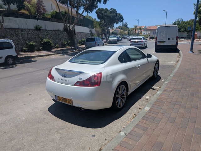 אינפיניטי G37